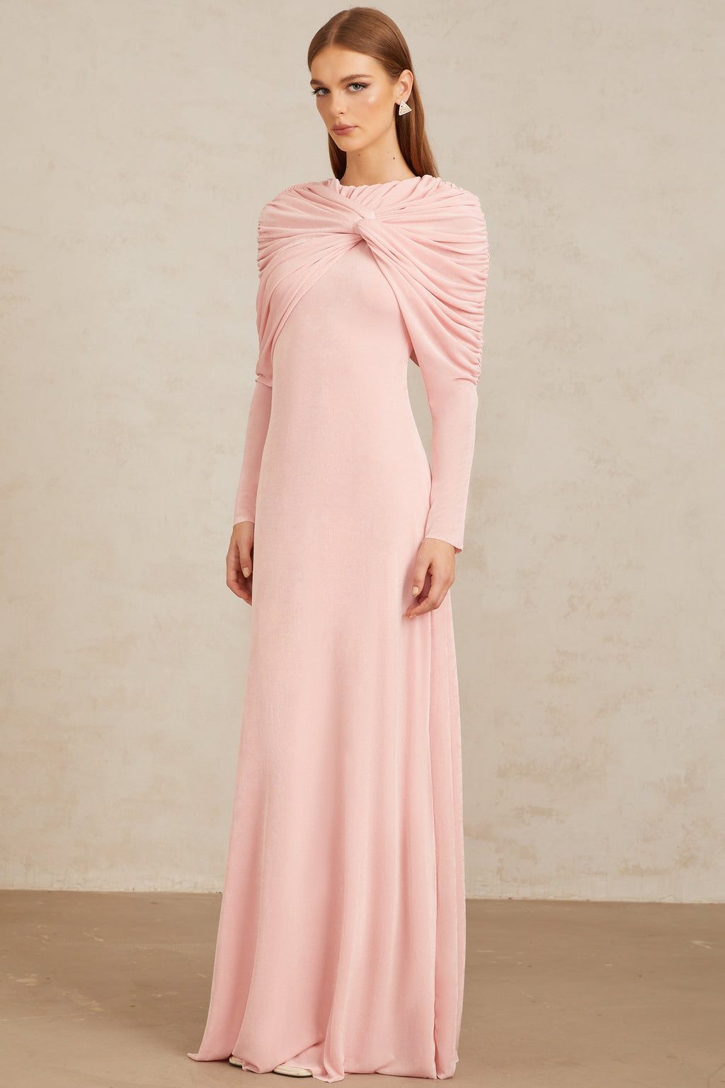 Vestido largo maxi rosa con panel moderno y drapeado, de la marca Final Sale, para ocasiones elegantes.