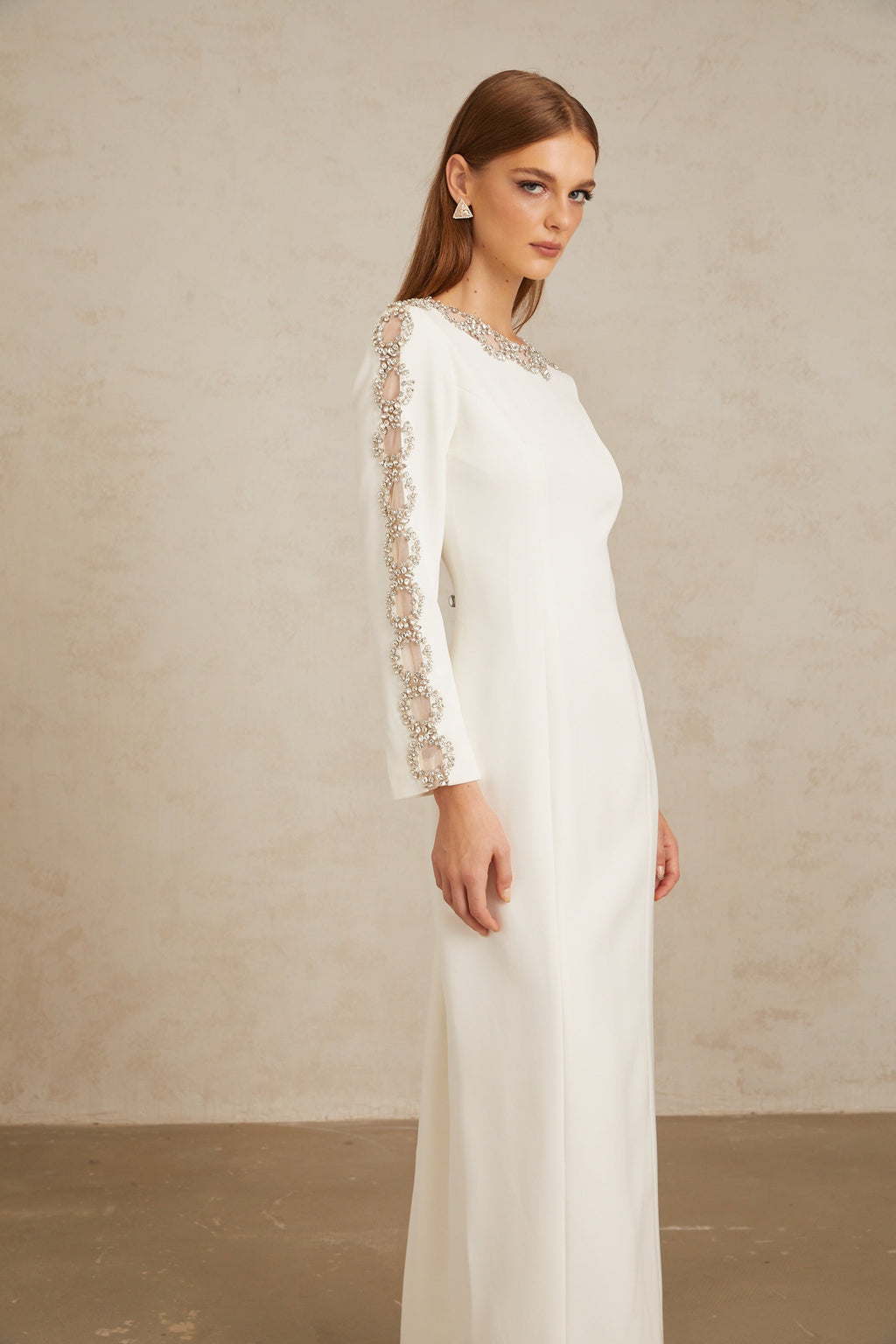 Vestido maxi blanco Freja con cristales adornados, elegante vestido largo de noche de la marca Final Sale.