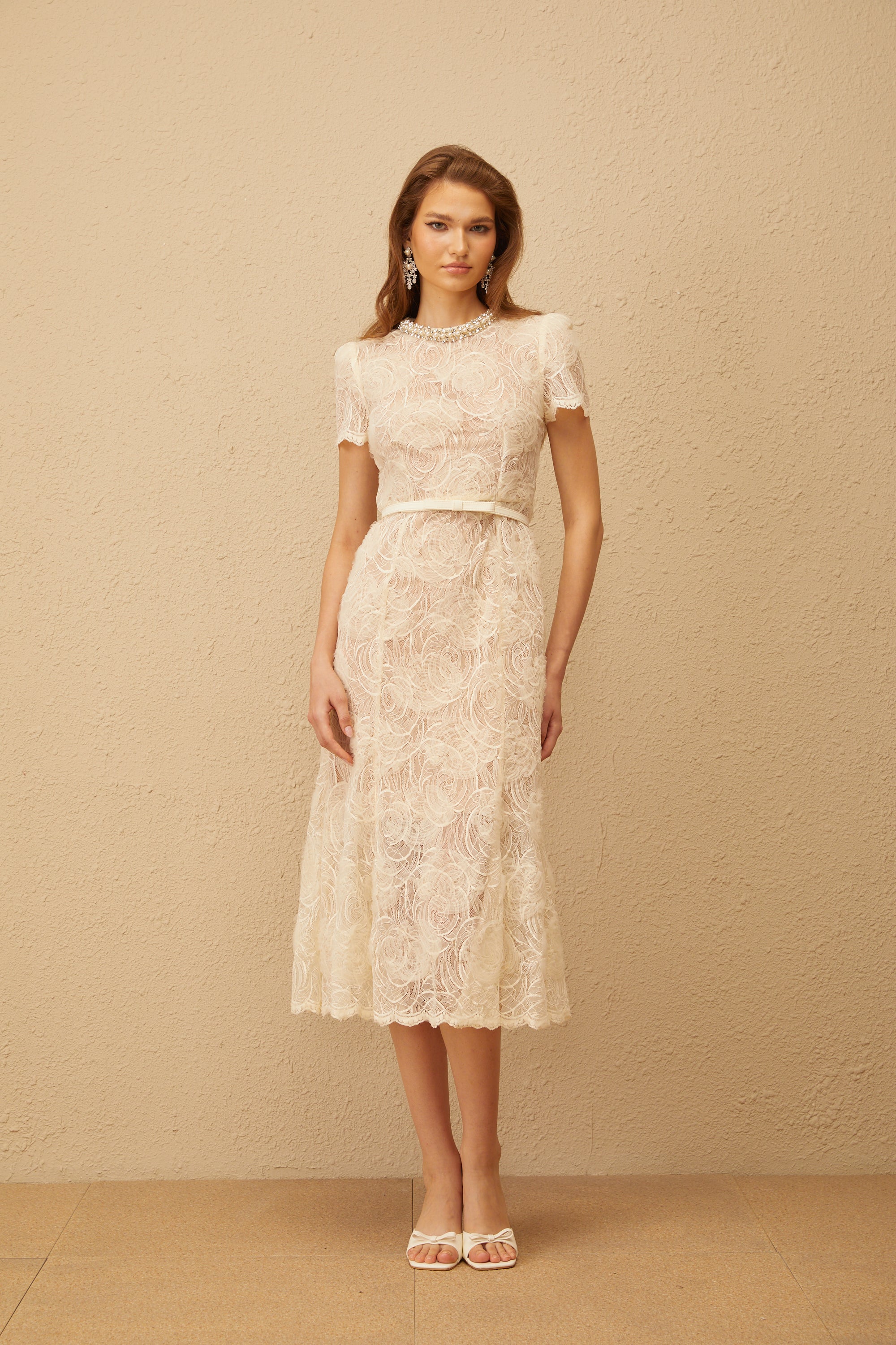 Vestido midi blanco Félicie con encaje floral y adornos, vestido elegante de moda para mujer.