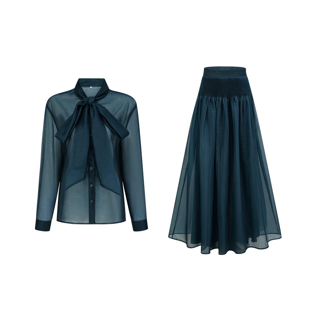 Conjunto de blusa y falda de color verde oscuro con lazo en el cuello de la marca Final Sale, imagen de un conjunto a juego.