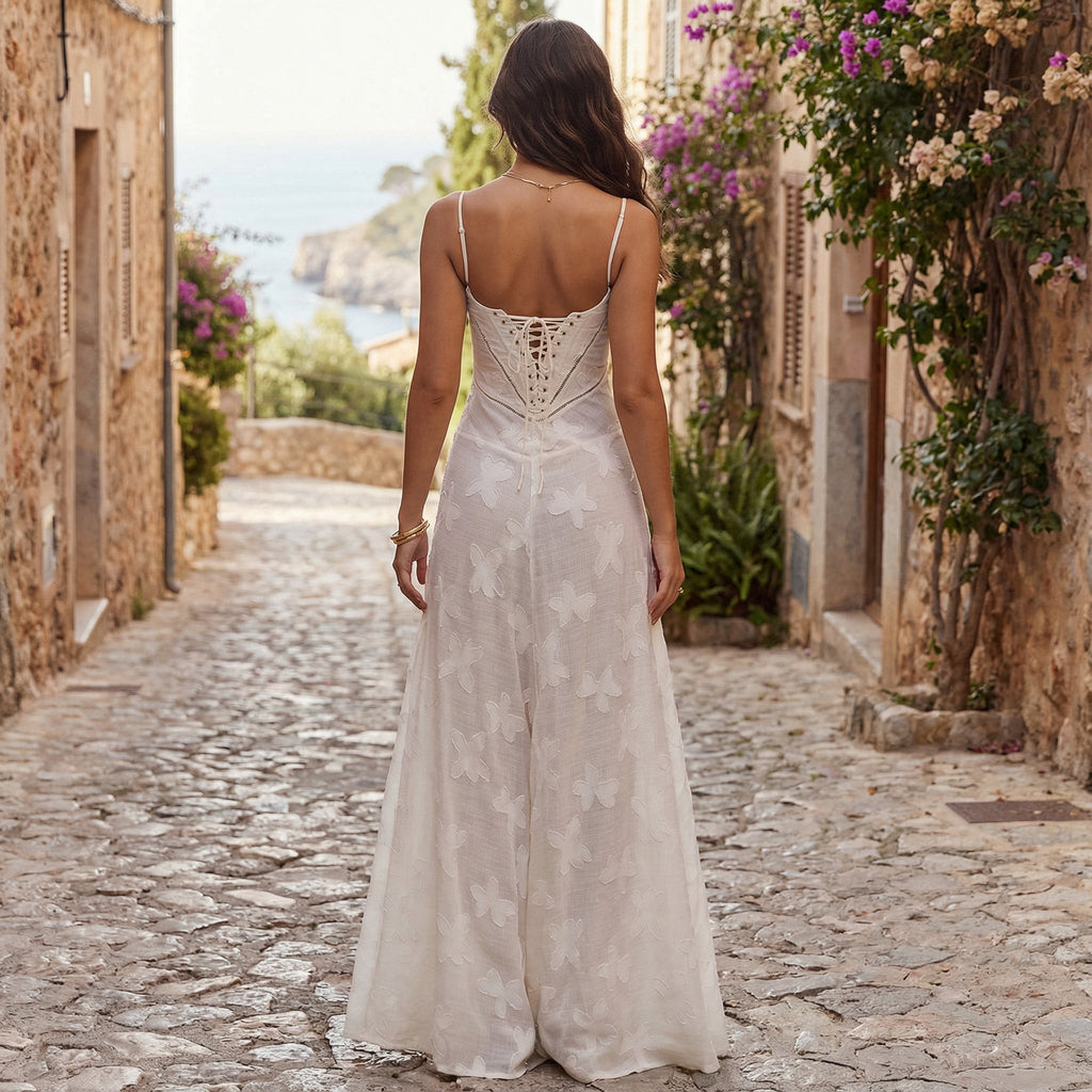 Vestido romántico de verano Carmen de SLIPPO® con estilo vacaciones, en colores claros y diseño ligero y cómodo.