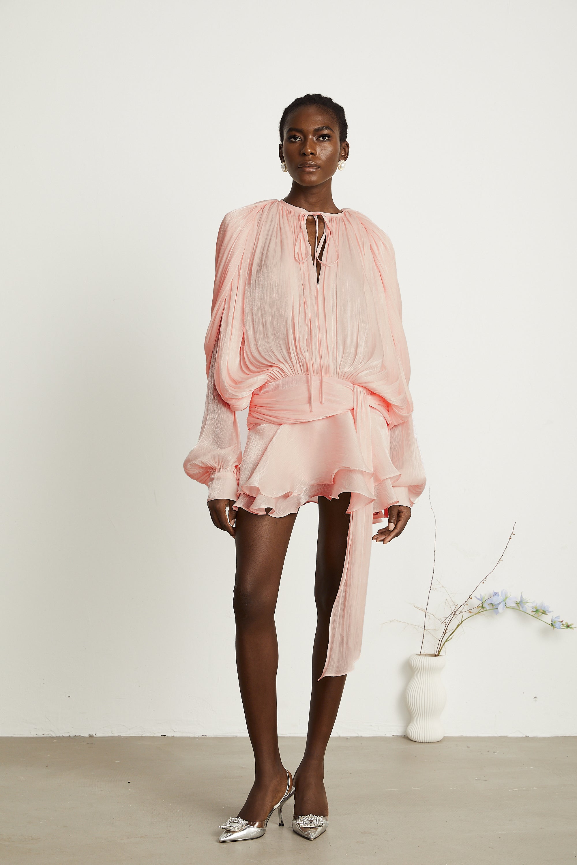 Eugénie Mini vestido rosa con volantes y pliegues