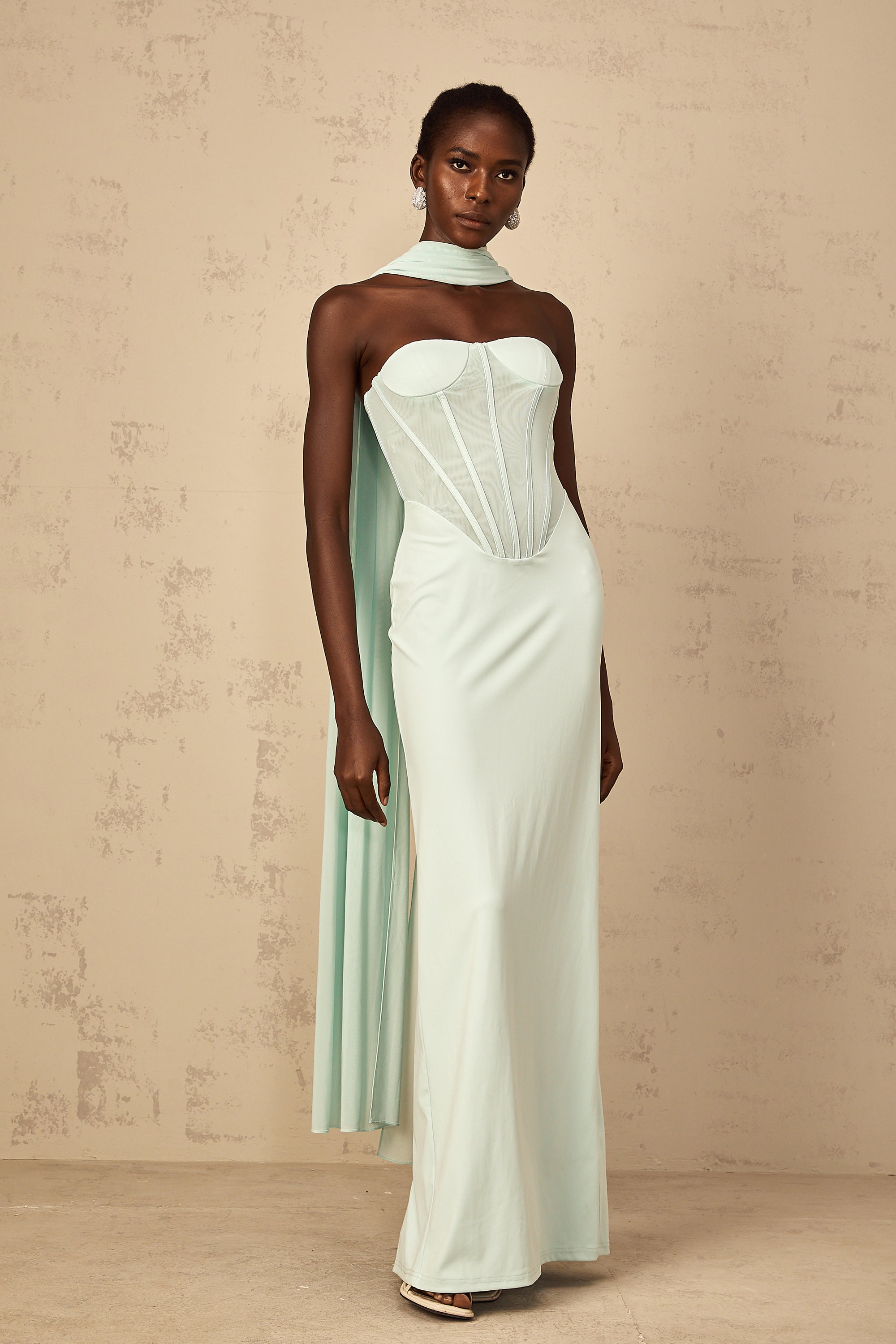Vestido maxi corsé de tul con paneles en color menta, diseñado por Final Sale, con detalles elegantes y estilo femenino.