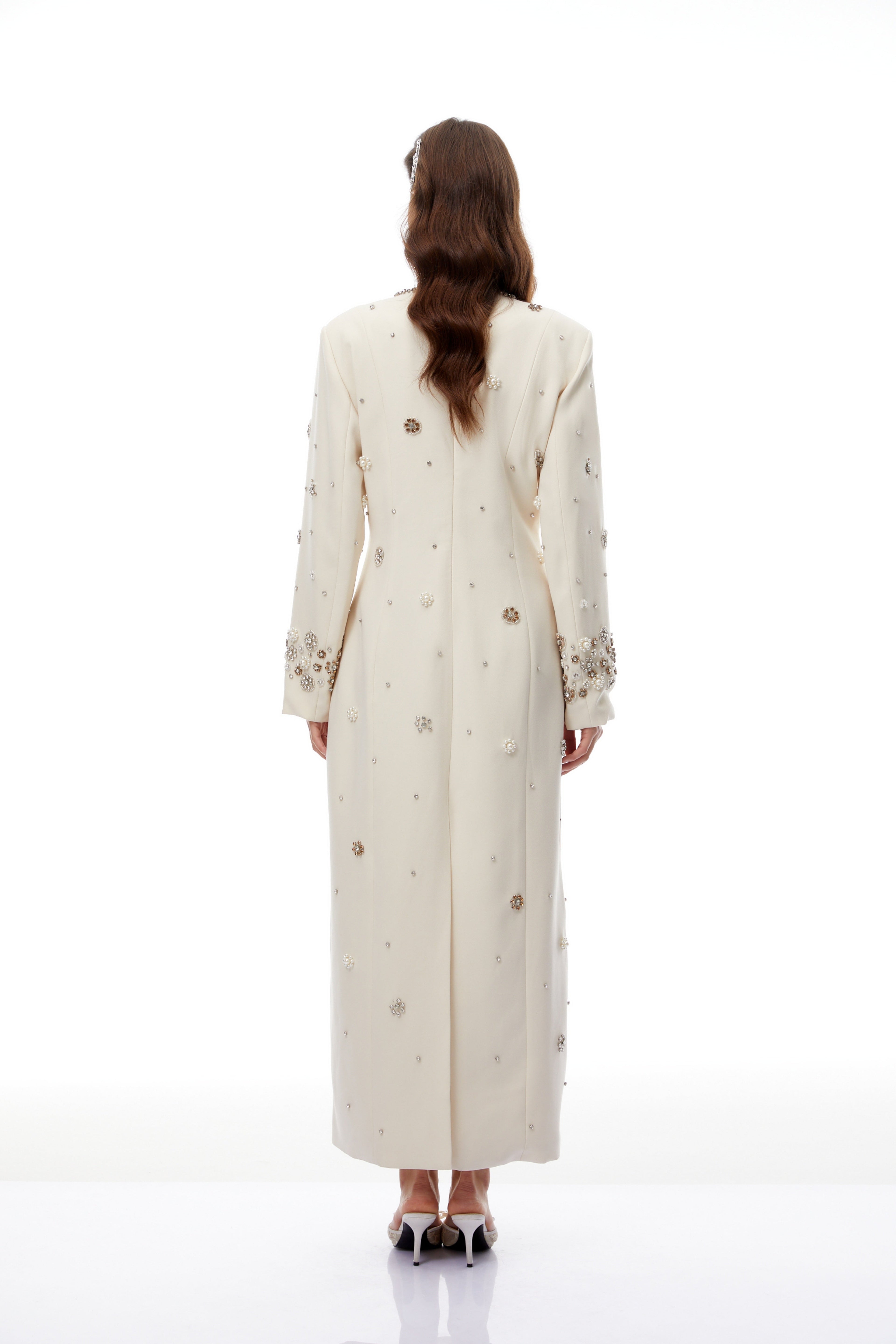 Vestido maxi blanco crema de encaje completo y adornos, vestido largo de la marca Final Sale para ocasiones especiales.