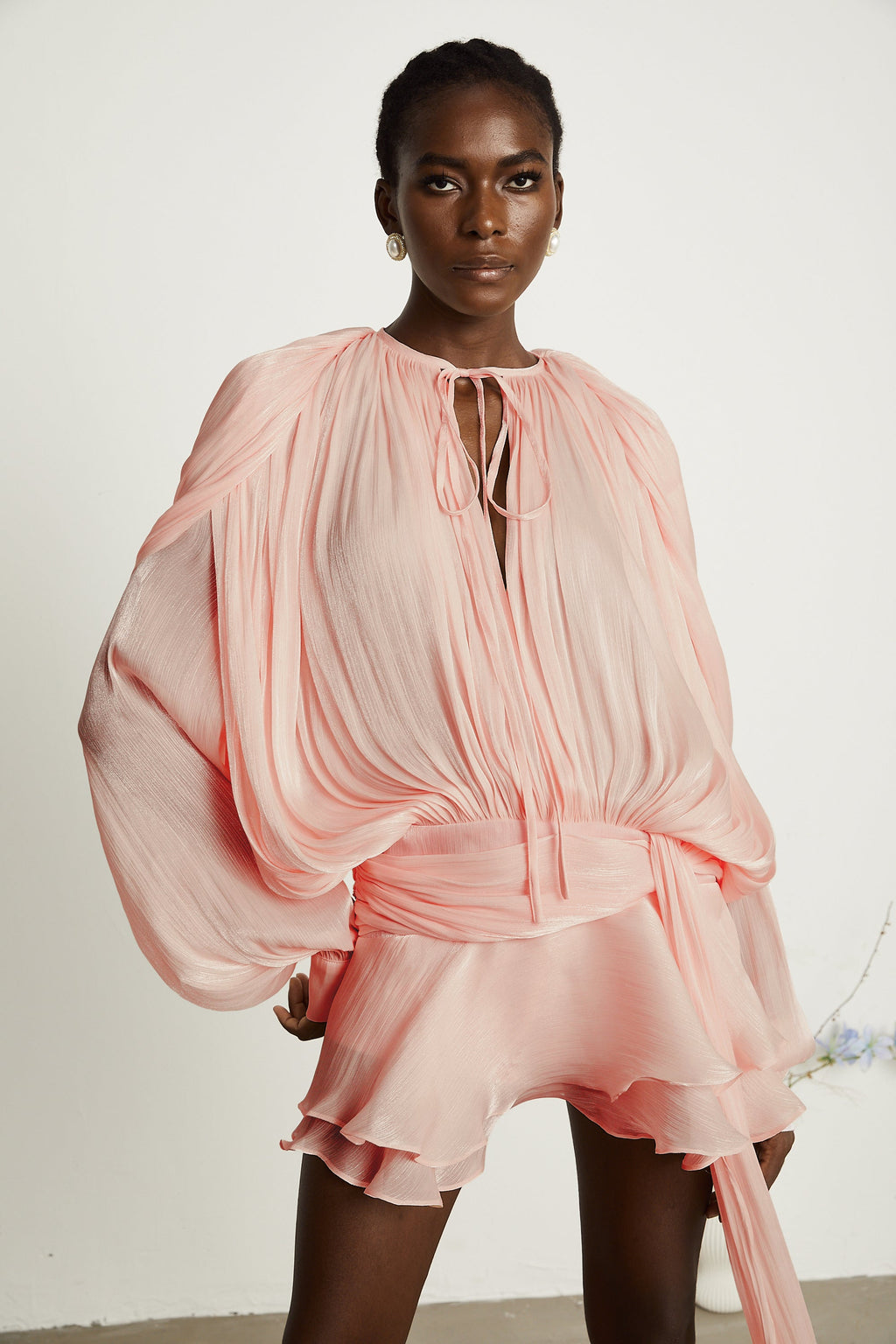 Eugénie Mini vestido con volantes y pliegues neutro