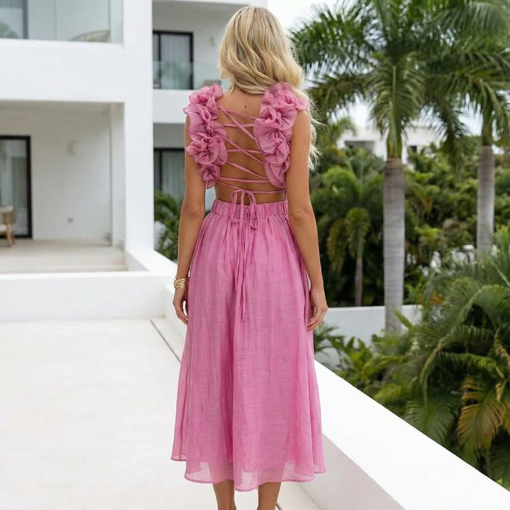 Vestido elegante Louiza de SLIPPO® para invitada de boda, con escote en V profundo y diseño sofisticado en color neutro