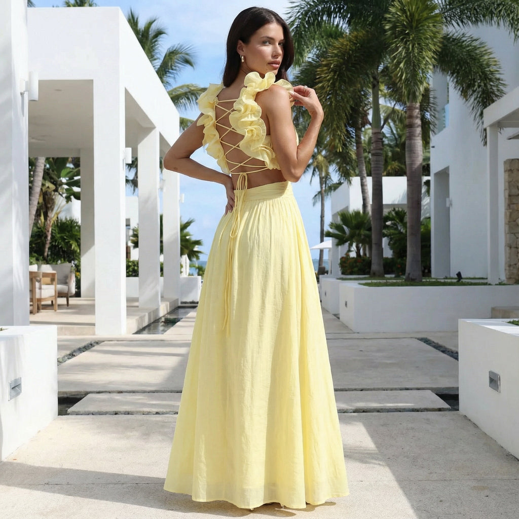 Vestido elegante Louiza de SLIPPO® para invitada de boda con escote en V profundo, tejido sofisticado y estilo moderno.