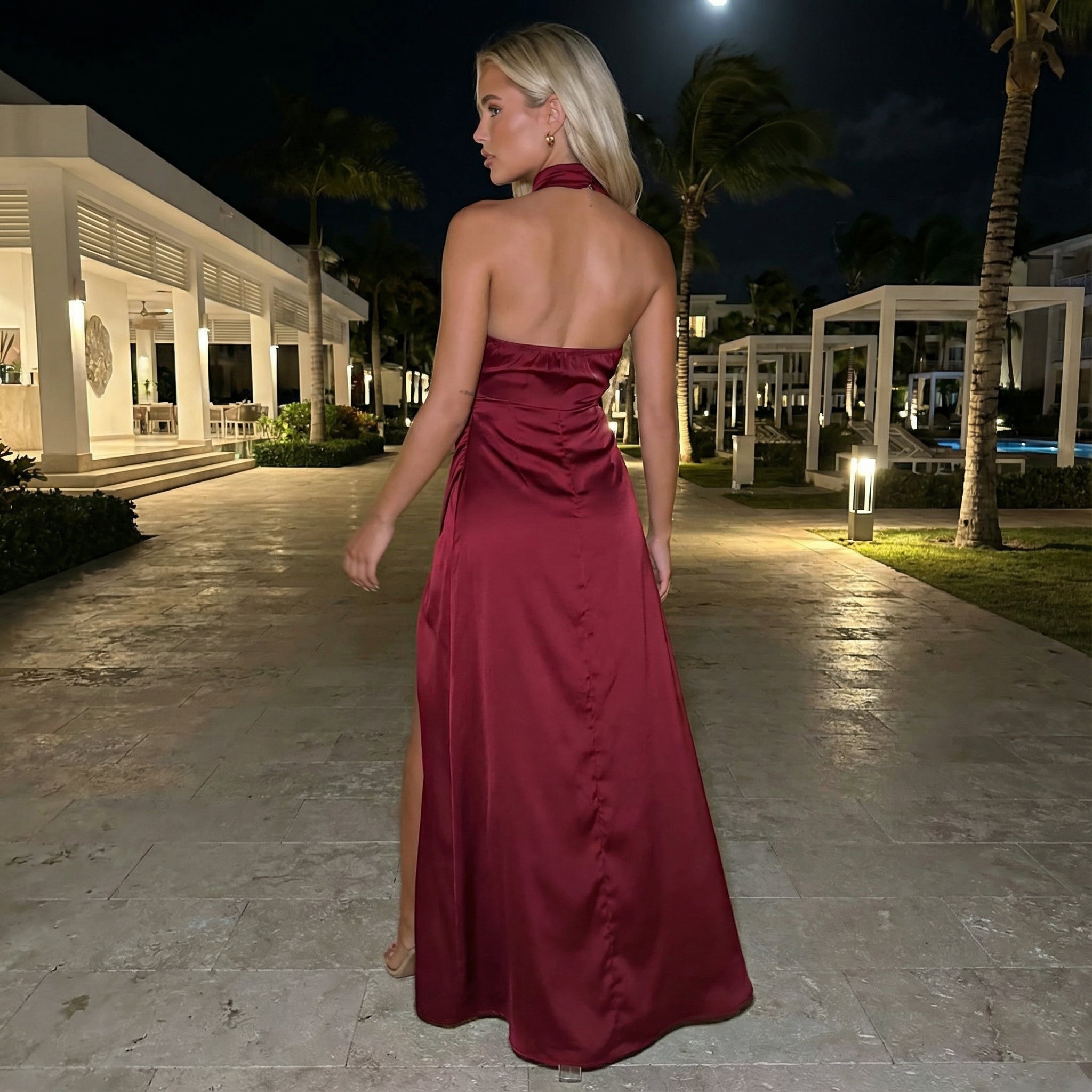 Vestido largo sin mangas con escote halter y abertura en la pierna, diseñado para invitados de boda, marca SLIPPO®