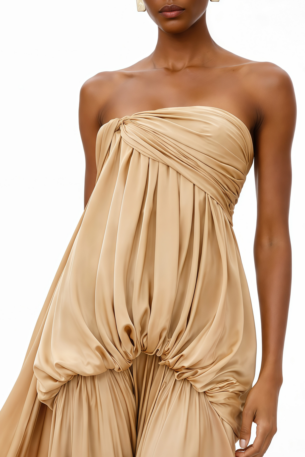 Vestido maxi champagne de hombro descubierto de la marca MR Melbourne, con estilo elegante y diseño largo.
