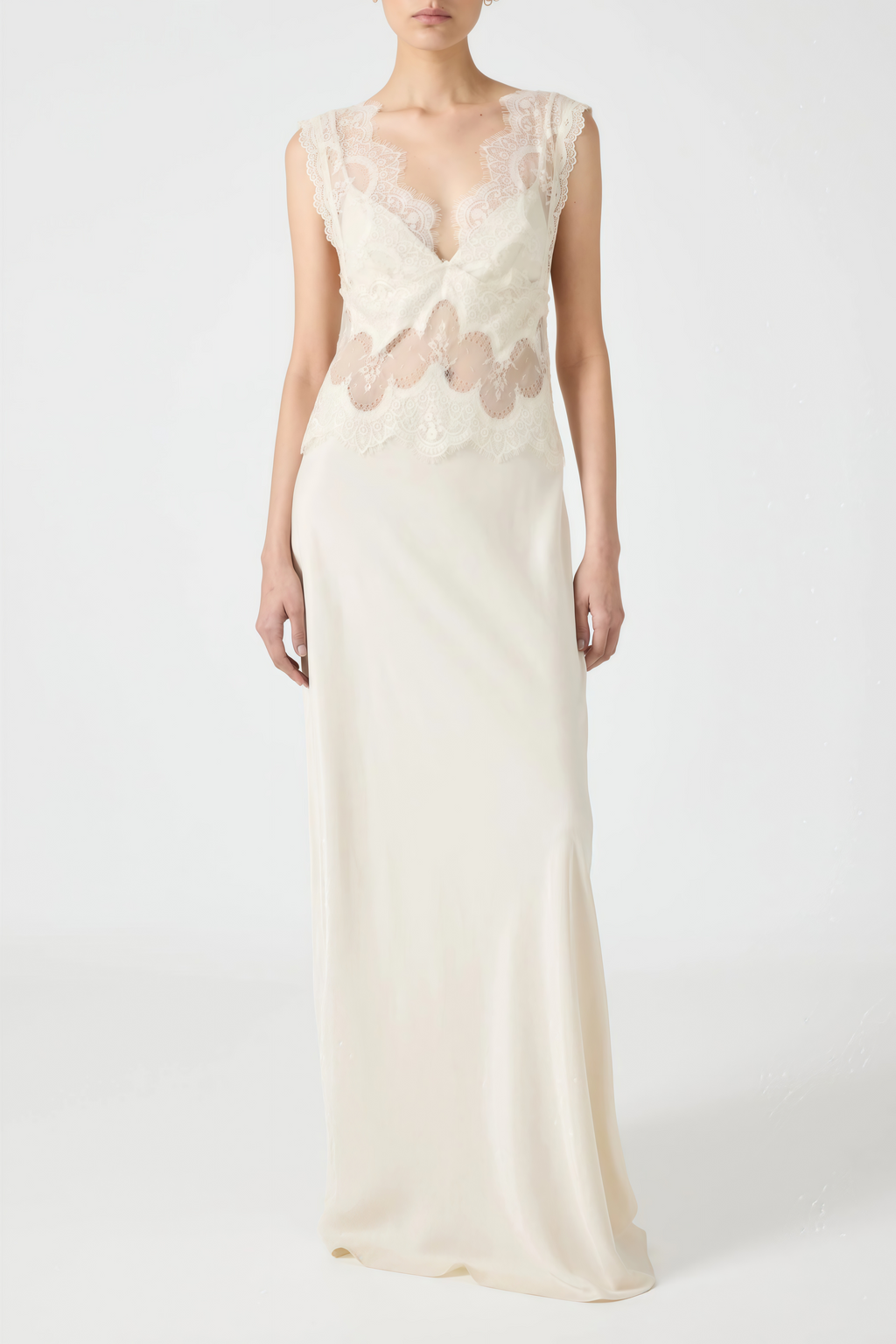 Vestido maxi de satén Aitana Neutrals con paneles de encaje, vestido largo elegante de MRTokyo en tonos neutros.