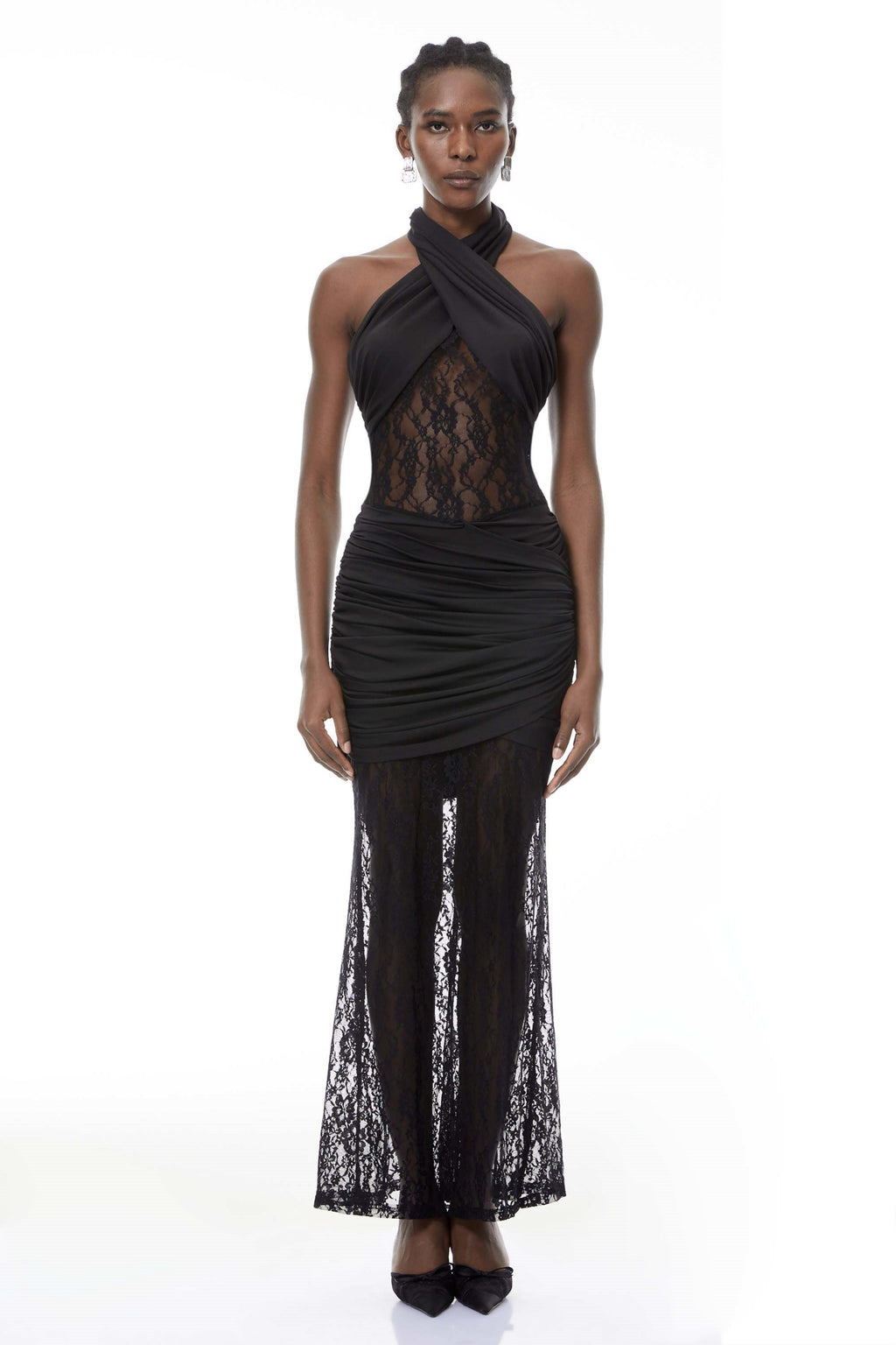 Vestido maxi negro con escote halter y encaje de MRTokyo, diseño elegante y sofisticado para ocasiones especiales.