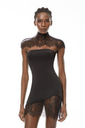 Conjunto de vestido y chal con encaje negro Alvaro de MRTokyo, muestra el vestido y el chal con detalles de encaje en la imagen.