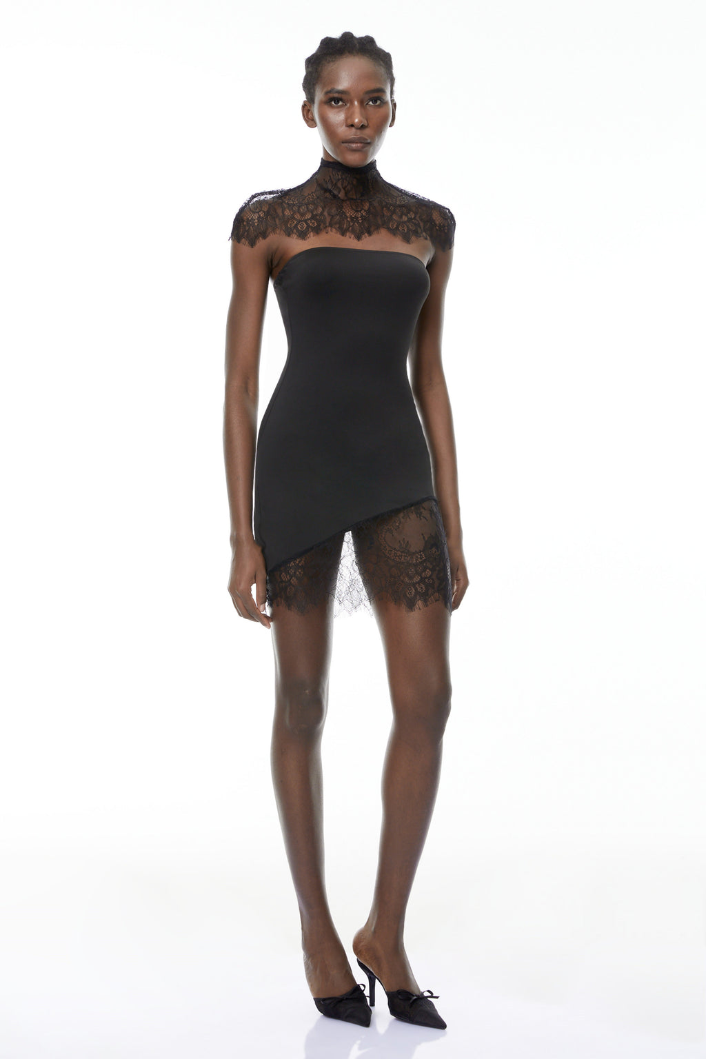 Conjunto de vestido y chaleco de encaje negro Alvaro de MRTokyo, con detalles elegantes y tela delicada.