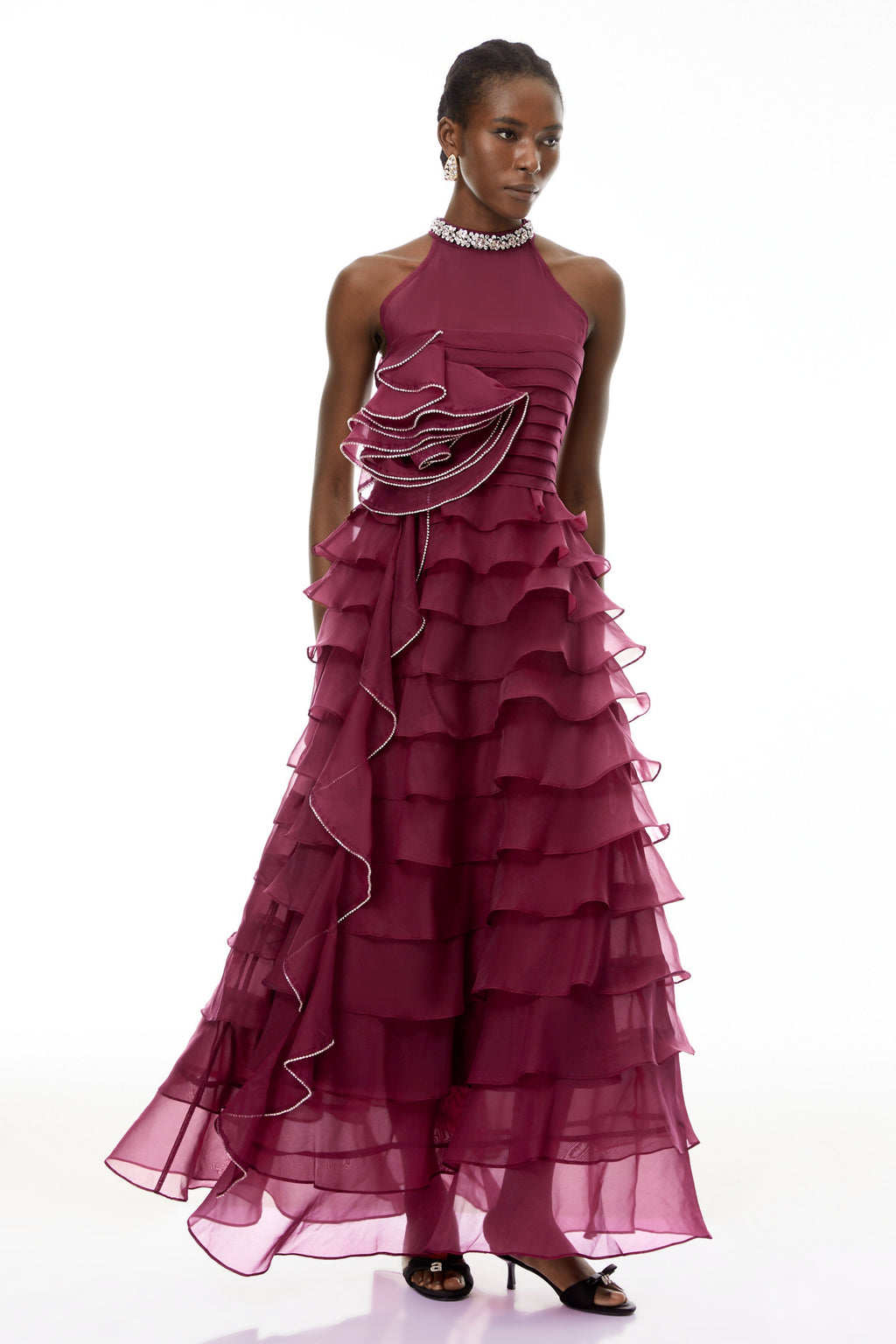 Vestido maxi rojo Anathi con pétalos 3D y volantes, de estilo elegante y femenino, de la marca MRMelbourne.