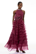 Vestido maxi rojo Anathi con pétalos 3D y volantes, de estilo elegante y femenino, de la marca MRMelbourne.