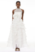Vestido largo maxi Anathi White con pétalos 3D y volantes de MRMelbourne, diseñado para ocasiones elegantes y sofisticadas.