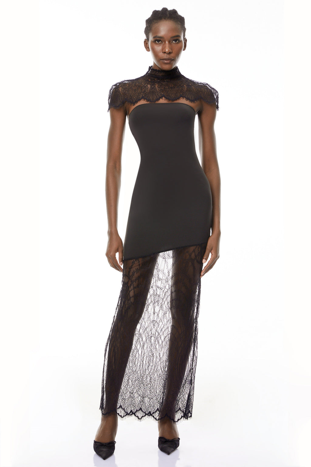 Conjunto a juego de vestido y chal con encaje floral negro de MRTokyo, diseño elegante y sofisticado para ocasiones especiales.