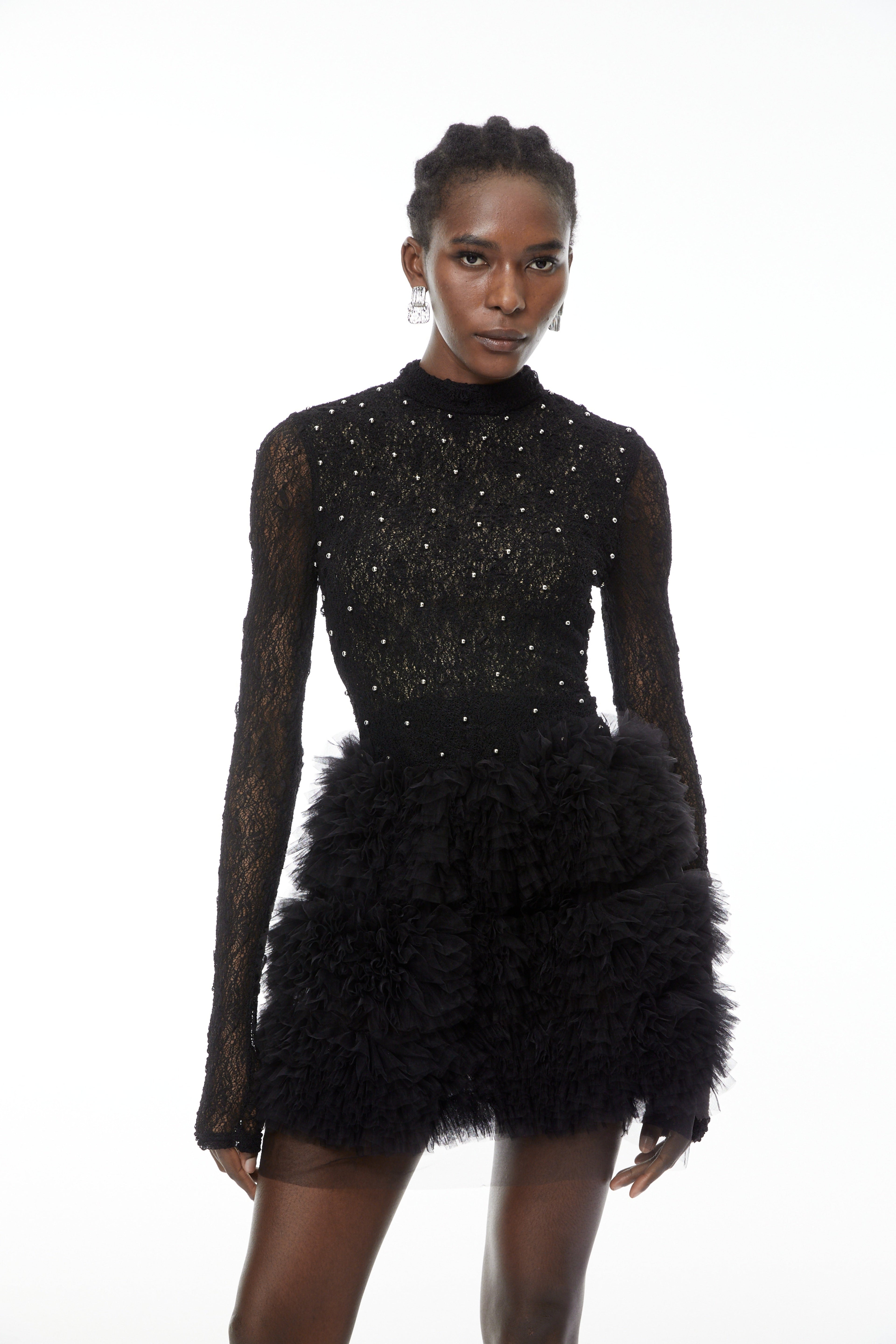 Vestido mini negro Bernice de MRTokyo con detalles adornados y diseño en capas.