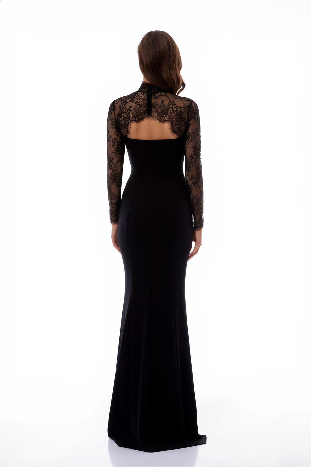 Vestido largo de novia Bokamoso con panel de encaje negro y silueta de sirena, mostrando detalles elegantes del vestido de novia.