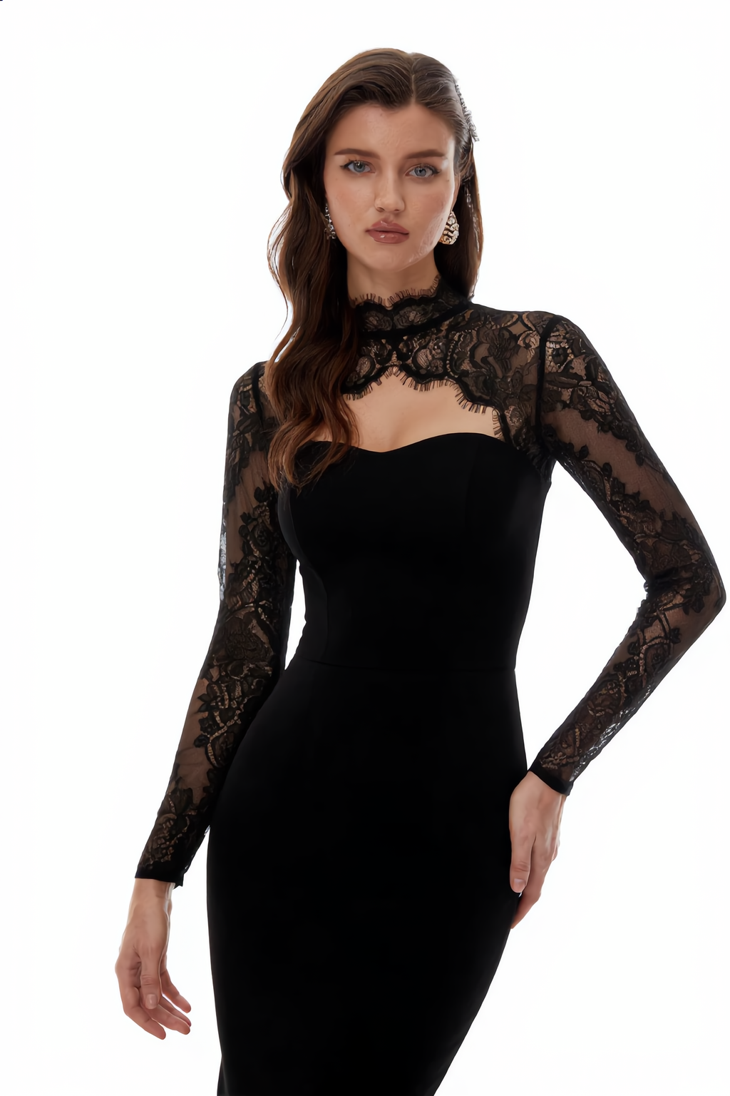 Vestido largo de novia Bokamoso con panel de encaje negro y corte sirena, elegante y sofisticado.