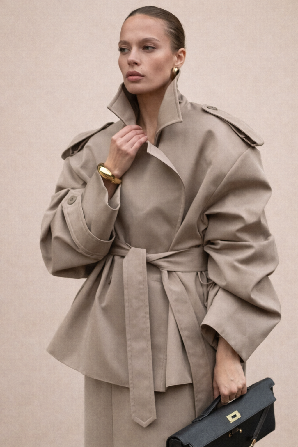 Trench Sculpted – Arena - Angela Puerto