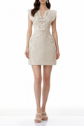 Vestido mini blanco con adornos y mangas con vuelo de la marca MRNewyork, con detalles elegantes en el diseño.