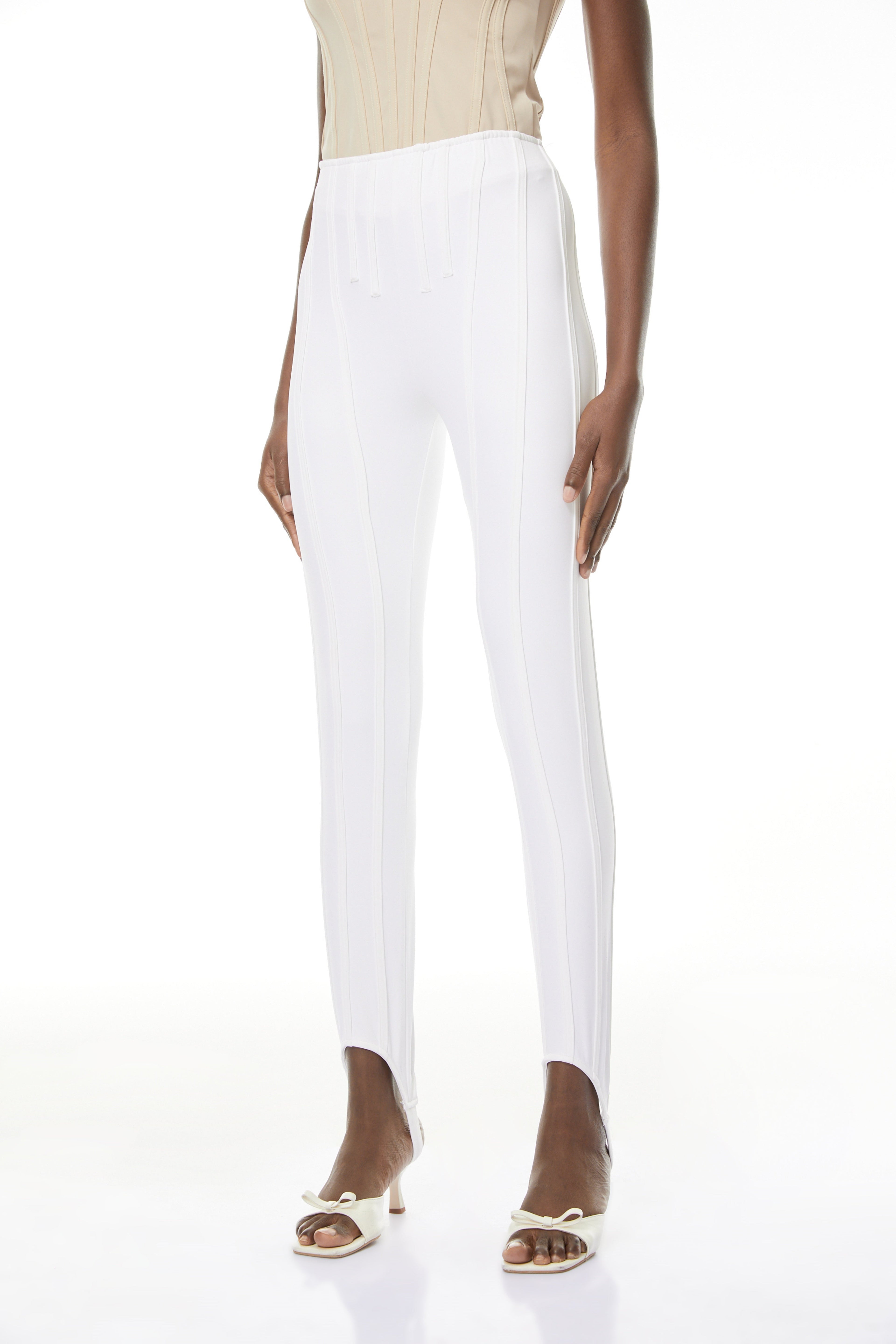 Leggings decorativos blancos Cordelia con costuras elegantes, ajustados y de estilo moderno, ideales para un look casual y cómodo.