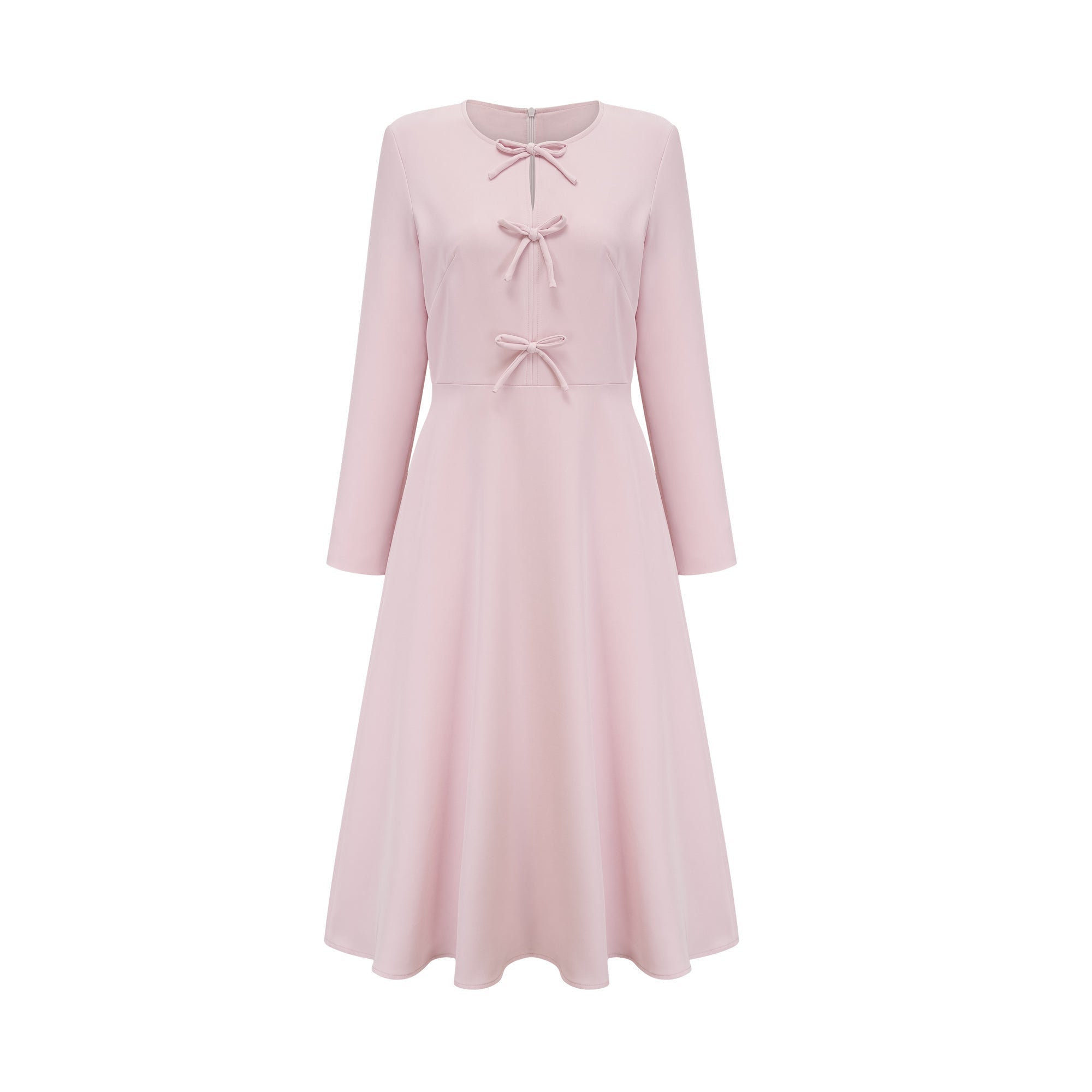 Vestido midi rosa de la marca Final Sale con lazo en el cuello y escote dividido, vista frontal.