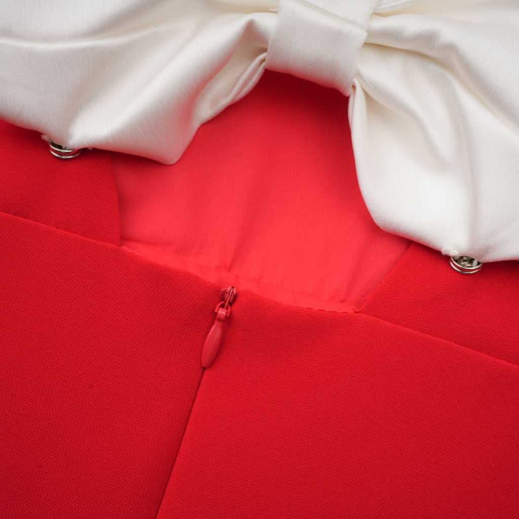 Vestido mini rojo con mangas de pétalos y lazo en el escote, de la marca Final Sale, para mujer.