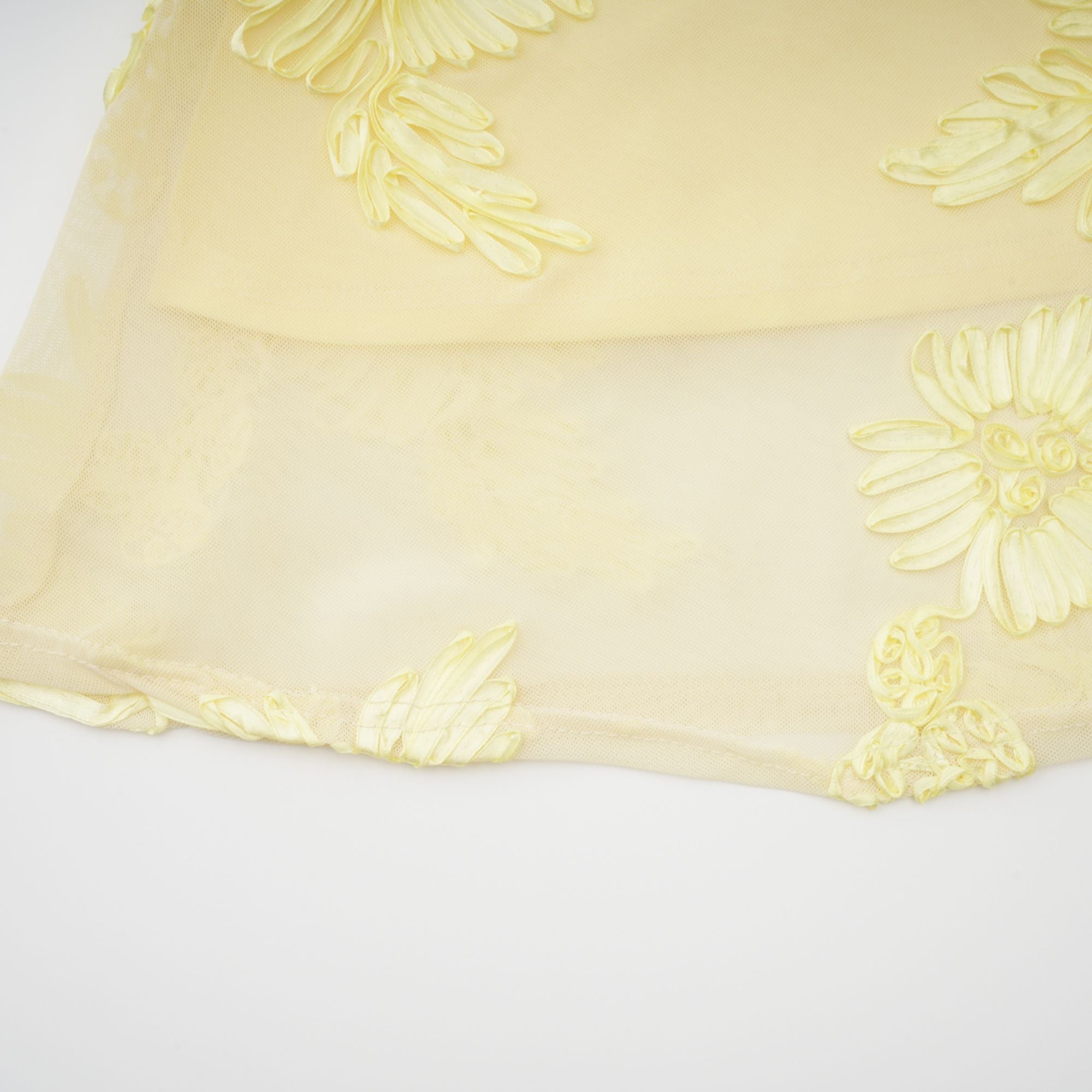 Vestido largo de corsé maxi Théoline amarillo con bordado floral y detalles de aplicación, estilo elegante y femenino.
