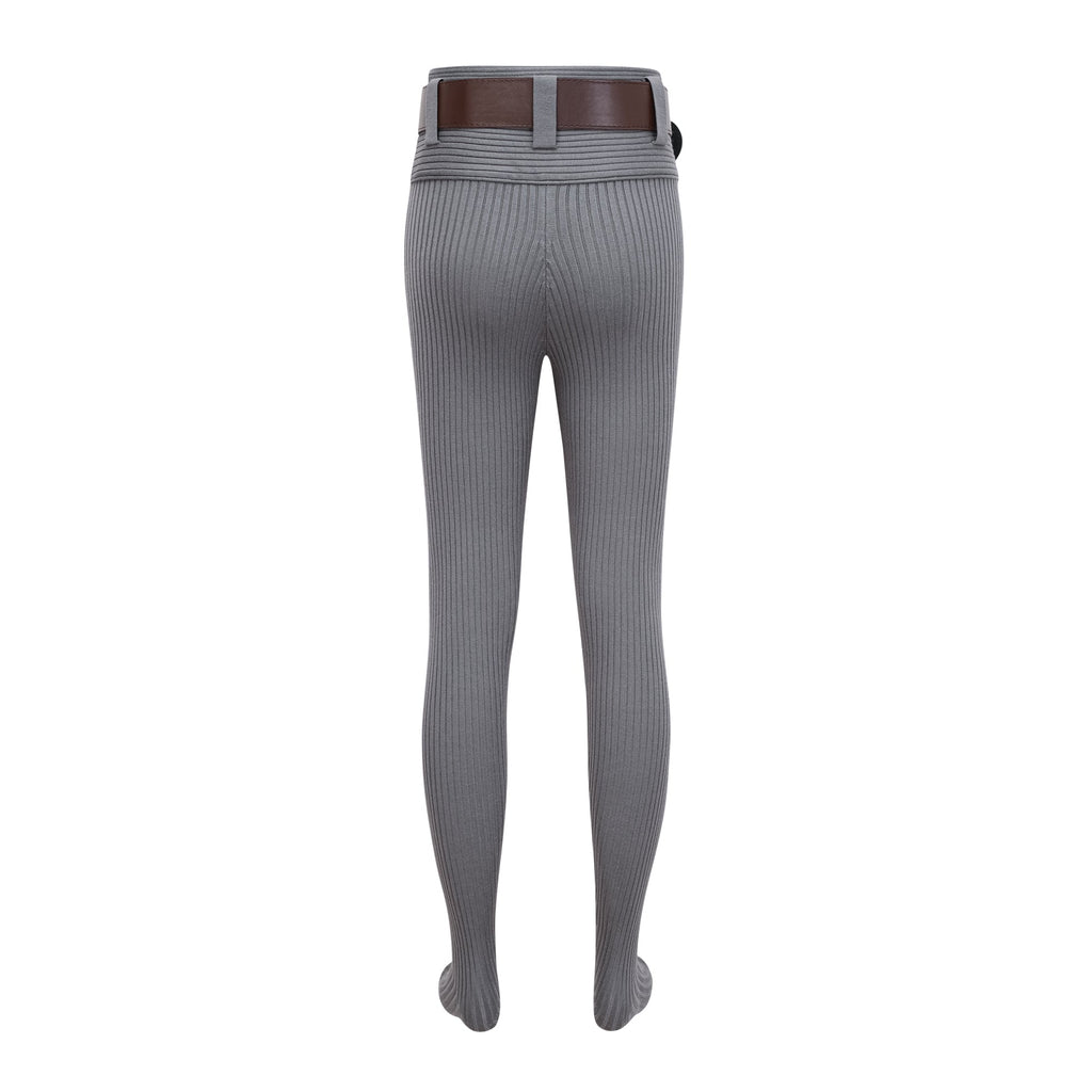 Conjunto de body y pantalones gris con textura de punto acanalado de la marca Final Sale, vista frontal del conjunto completo.