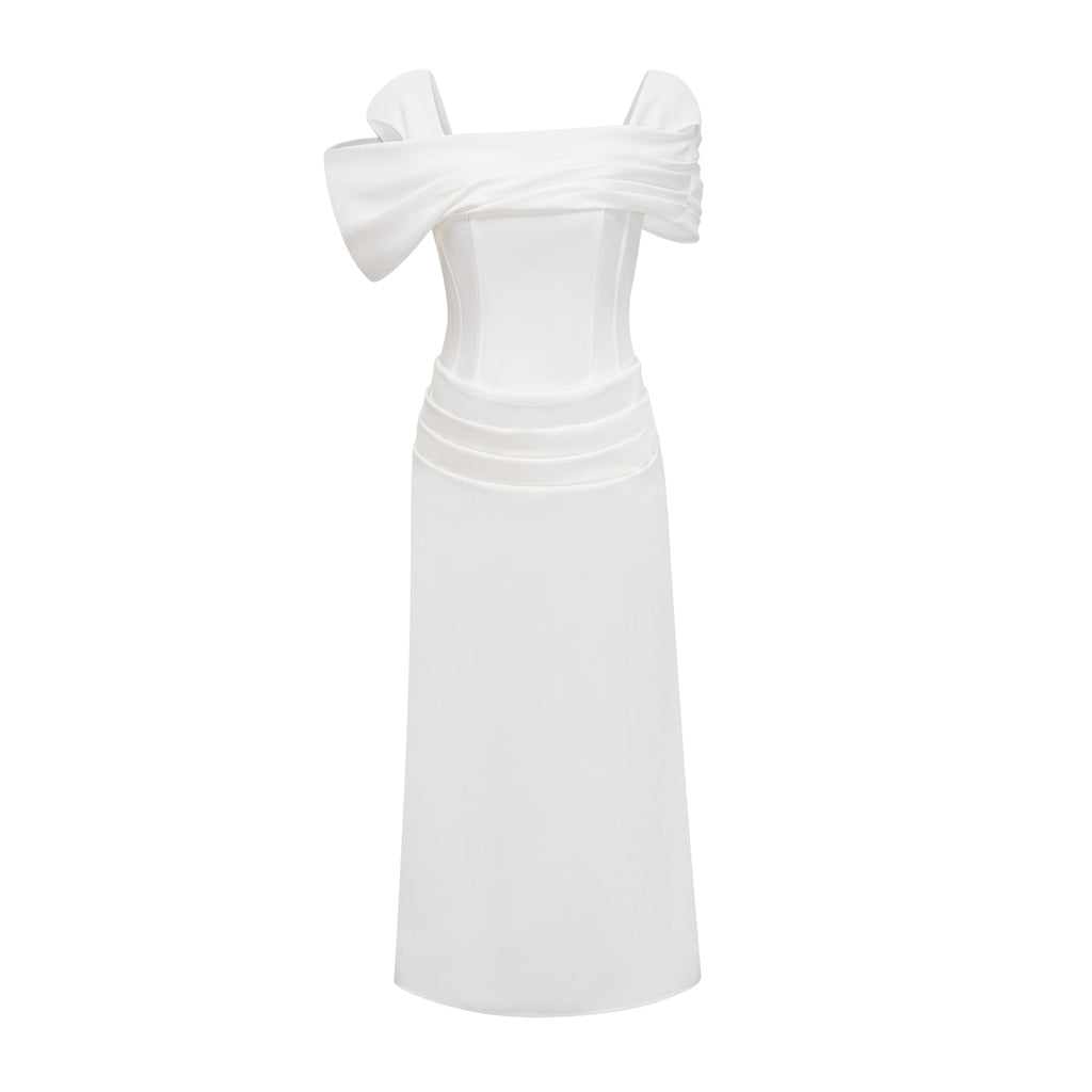 Vestido midi blanco con drapeado de la marca Bridal, diseñado para ocasiones elegantes y sofisticadas.