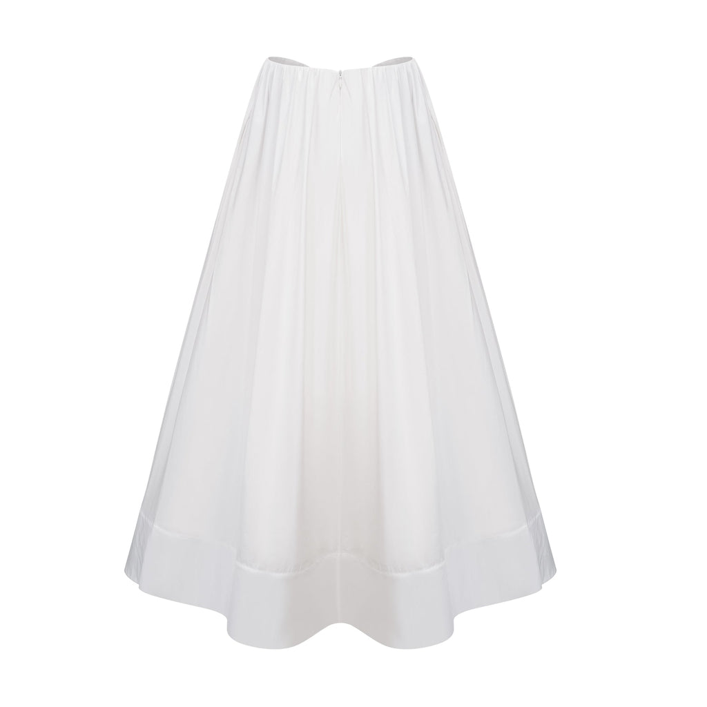 Conjunto de blusa y falda blancas Caterina de Bridal, con fruncido y estilo elegante, vista frontal en la imagen.