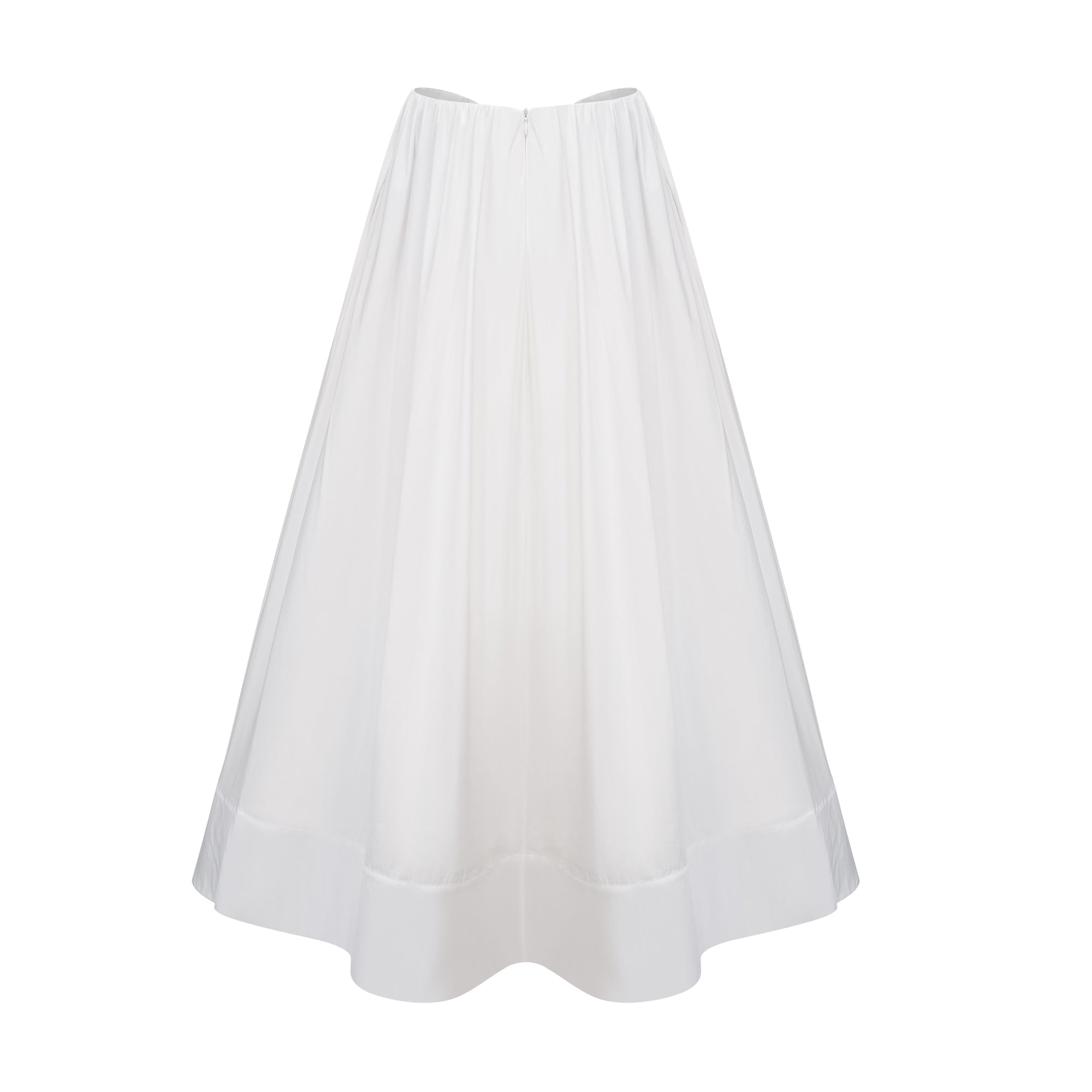 Conjunto de blusa y falda blancas Caterina de Bridal, con fruncido y estilo elegante, vista frontal en la imagen.