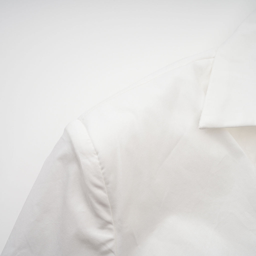 Conjunto de camisa y falda blanca con frunces de la marca Bridal, visible en la imagen DSC00941.