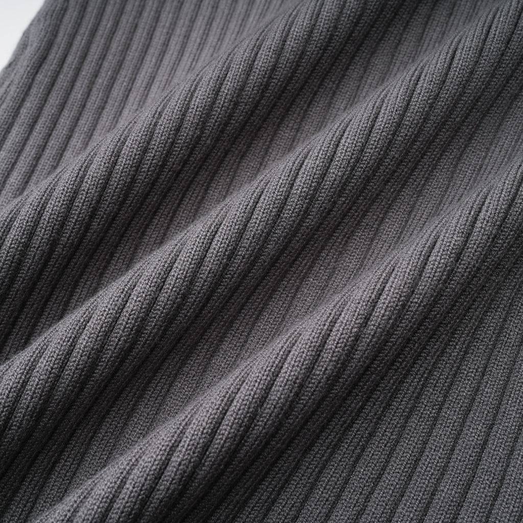 Conjunto de ropa de punto acanalado gris de Claire: body ajustado y pantalones a juego, estilo cómodo y moderno.