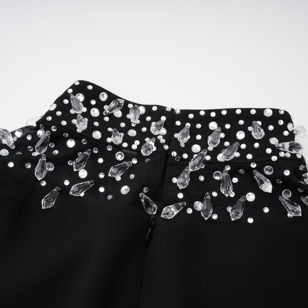 Vestido de noche largo en negro con embellished y corte en A, de la marca Bridal, con detalles elegantes y falda acampanada.