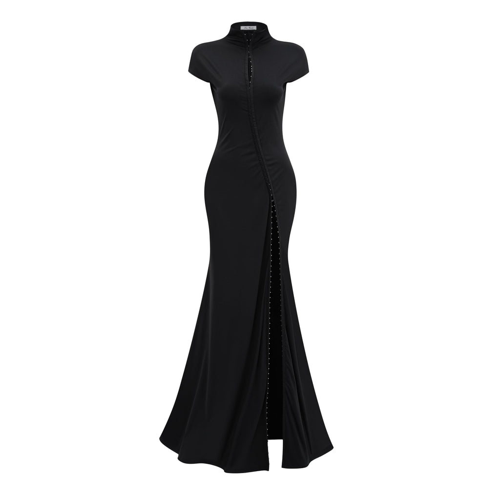 Vestido maxi negro Andrea de Bridal con escote en forma de lágrima y abertura alta en el muslo, elegante y ajustado.