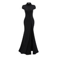 Vestido maxi negro Andrea de Bridal con escote en forma de lágrima y abertura alta en el muslo, elegante y ajustado.