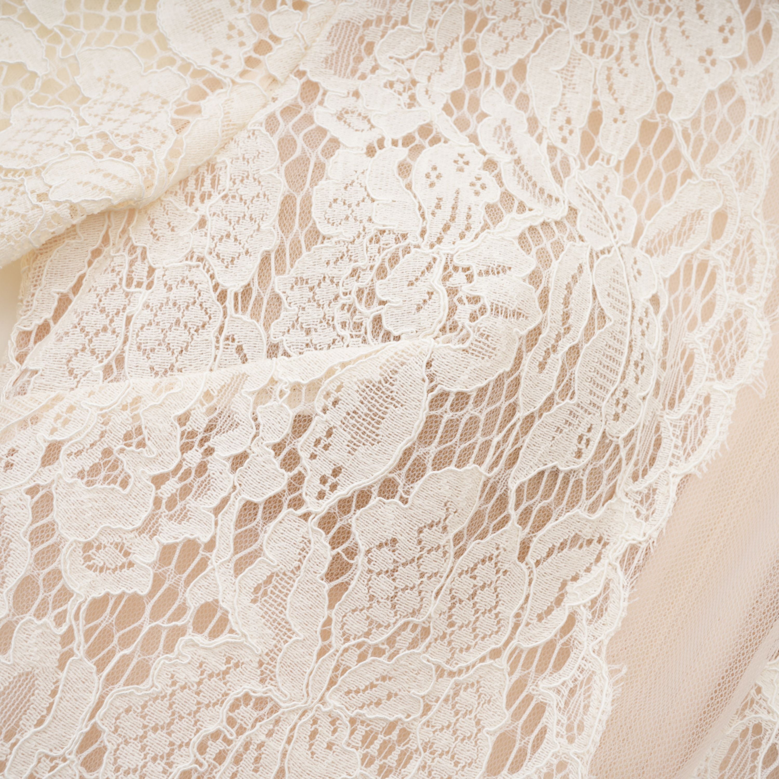 Vestido de novia largo en encaje color marfil Oliana Ivory Lace Maxi Gown de Bridal, con detalles elegantes y diseño sofisticado.