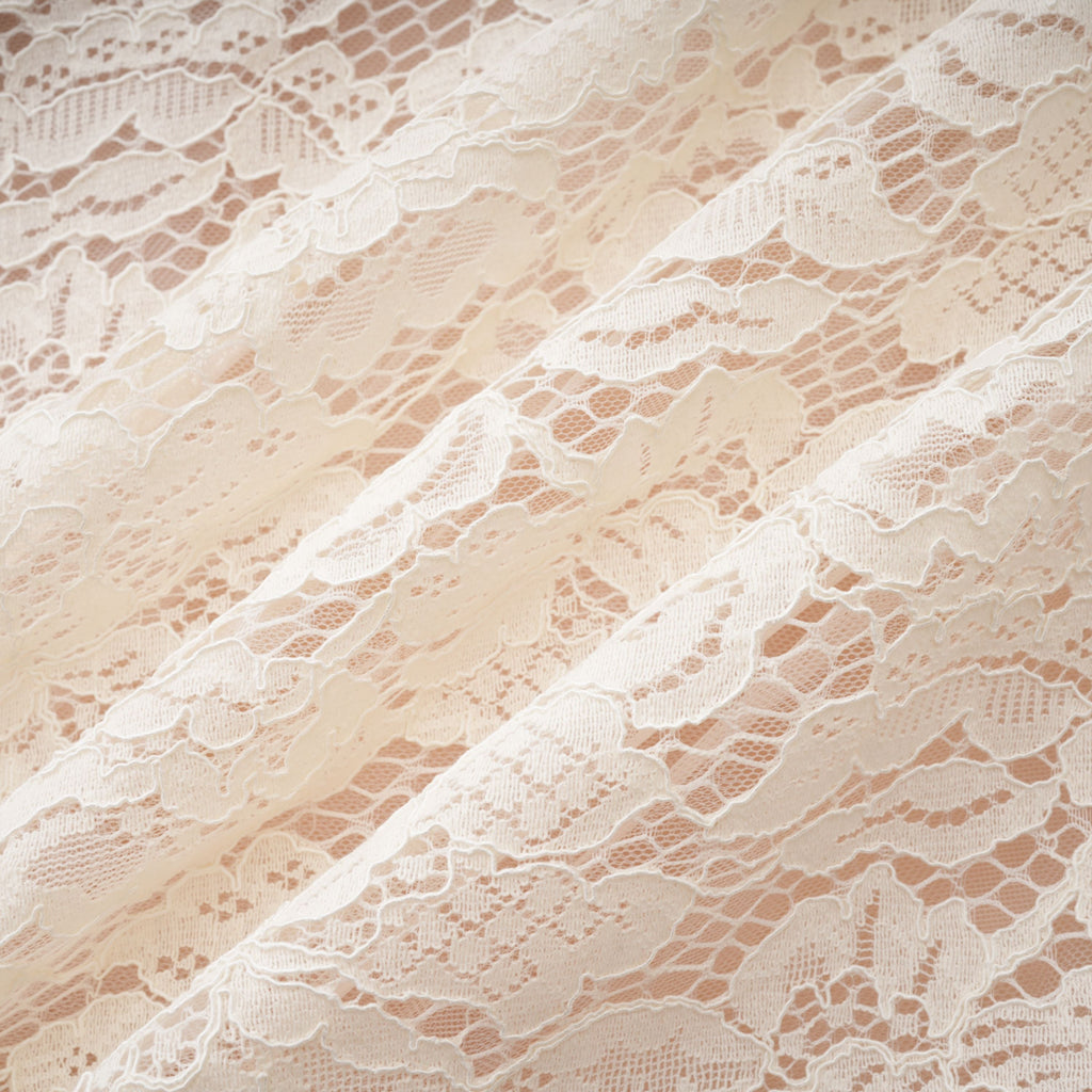 Vestido de novia largo Oliana Ivory Lace Maxi Gown de encaje en color marfil, con detalles delicados y diseño elegante.