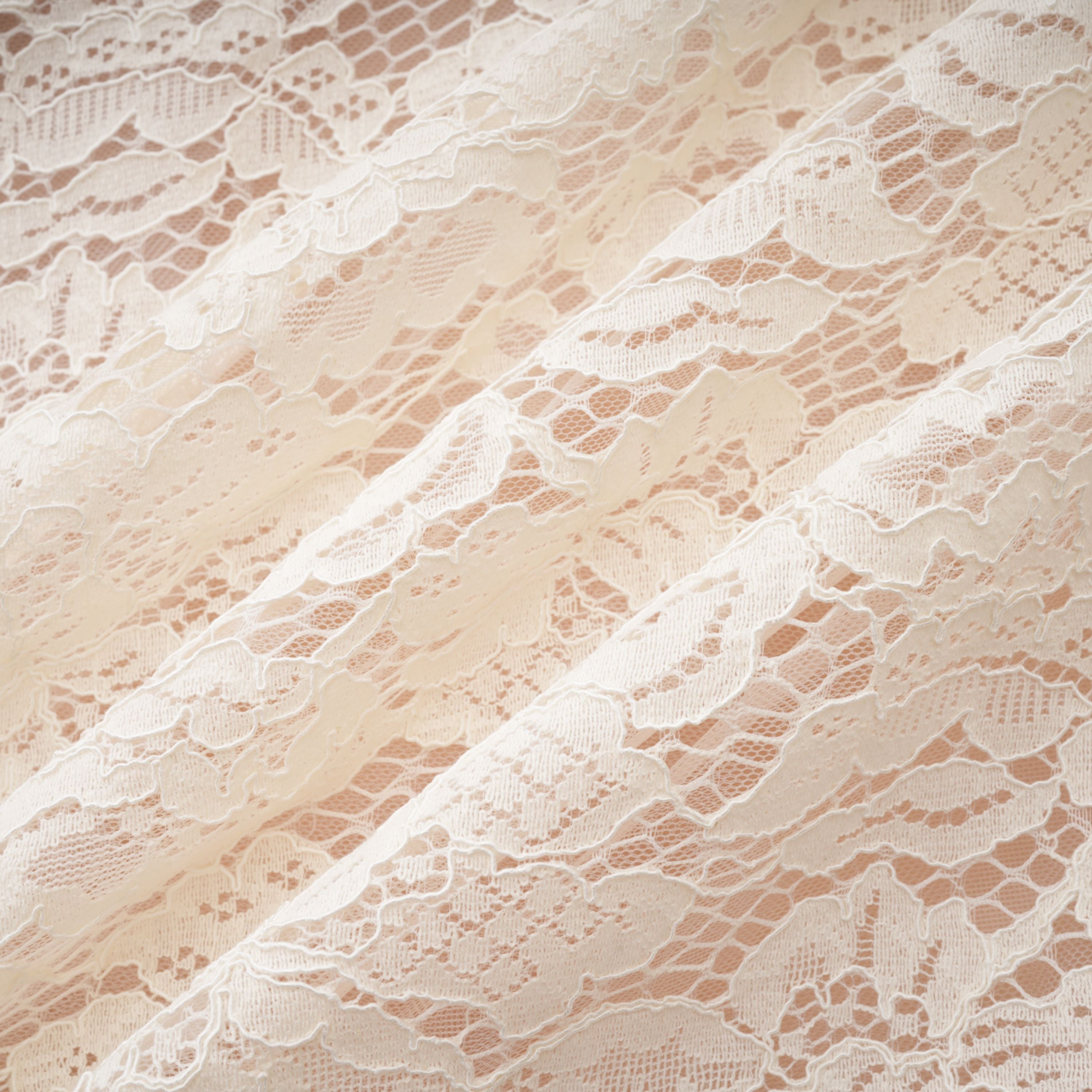 Vestido de novia largo Oliana Ivory Lace Maxi Gown de encaje en color marfil, con detalles delicados y diseño elegante.