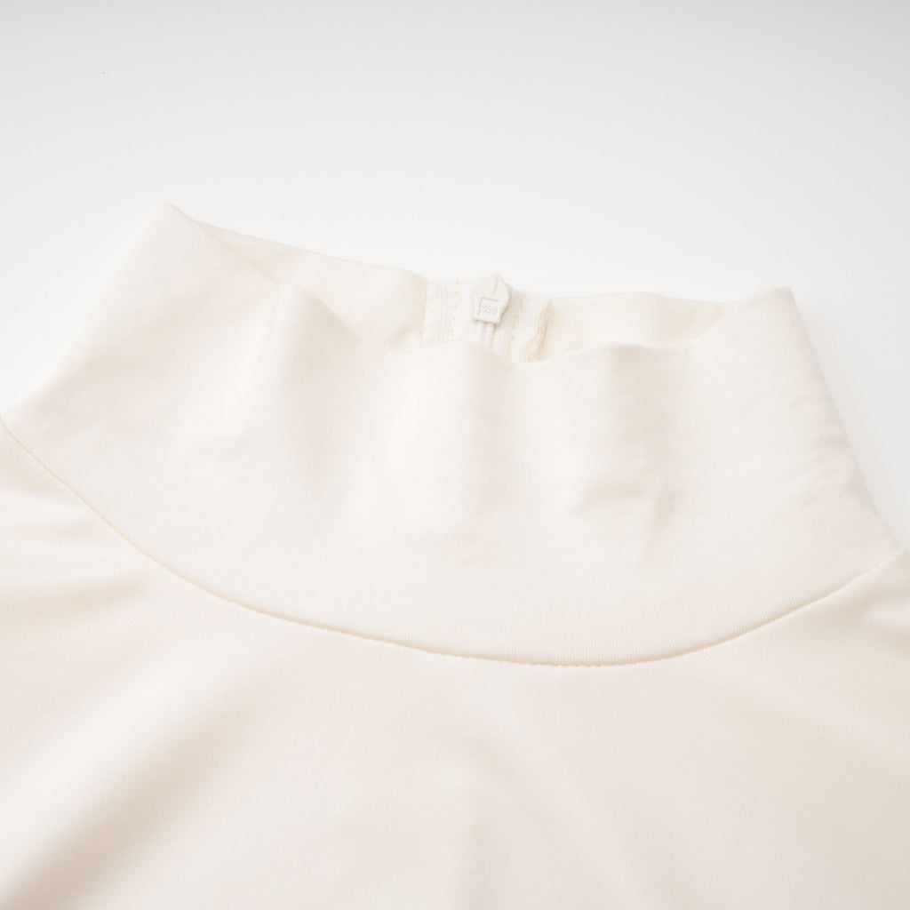 Vestido largo maxi blanco Harriet Bridal con recortes y fruncido, diseño elegante y sofisticado para ocasiones especiales.