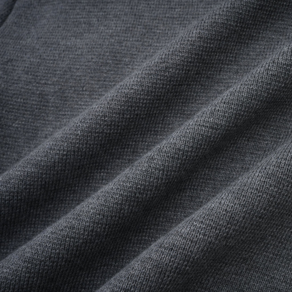 Cardigan gris Lisette 3D con diseño de pétalos, tejido de punto, con detalles elegantes y estilo moderno.