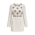 Vestido mini blanco de tweed con perlas de la marca Final Sale, con detalles elegantes y diseño ajustado.