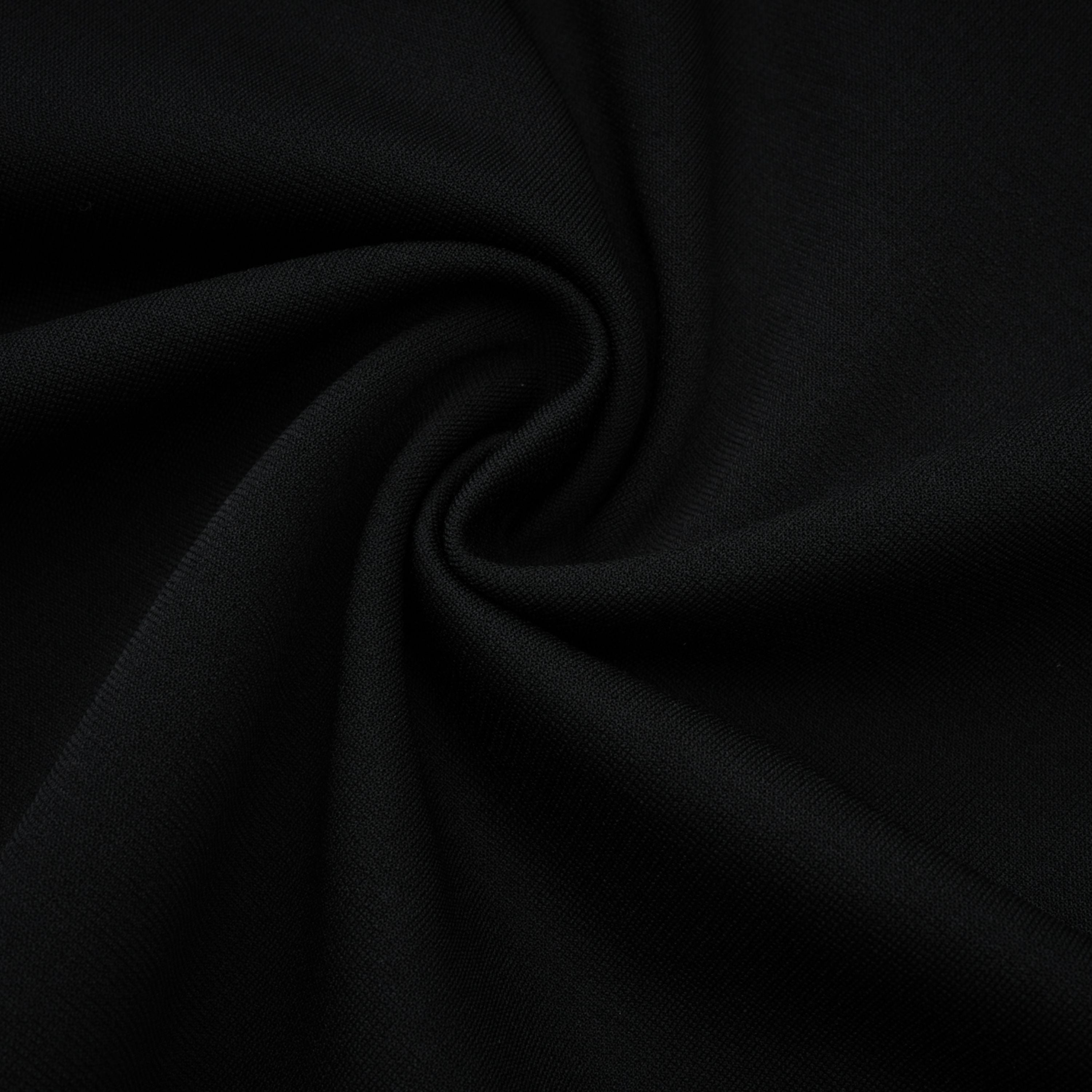 Vestido largo de festón con corsé negro con paneles y lentejuelas de la marca Final Sale, vista frontal del vestido maxi.