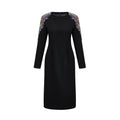 Vestido midi negro de cristales con detalles elegantes de la marca Final Sale, mostrado en la imagen.