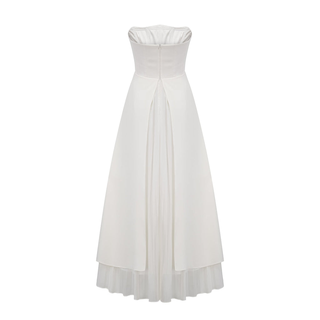 Vestido largo maxi blanco con pliegues y hombros descubiertos de la marca Final Sale, con un estilo elegante y sofisticado.