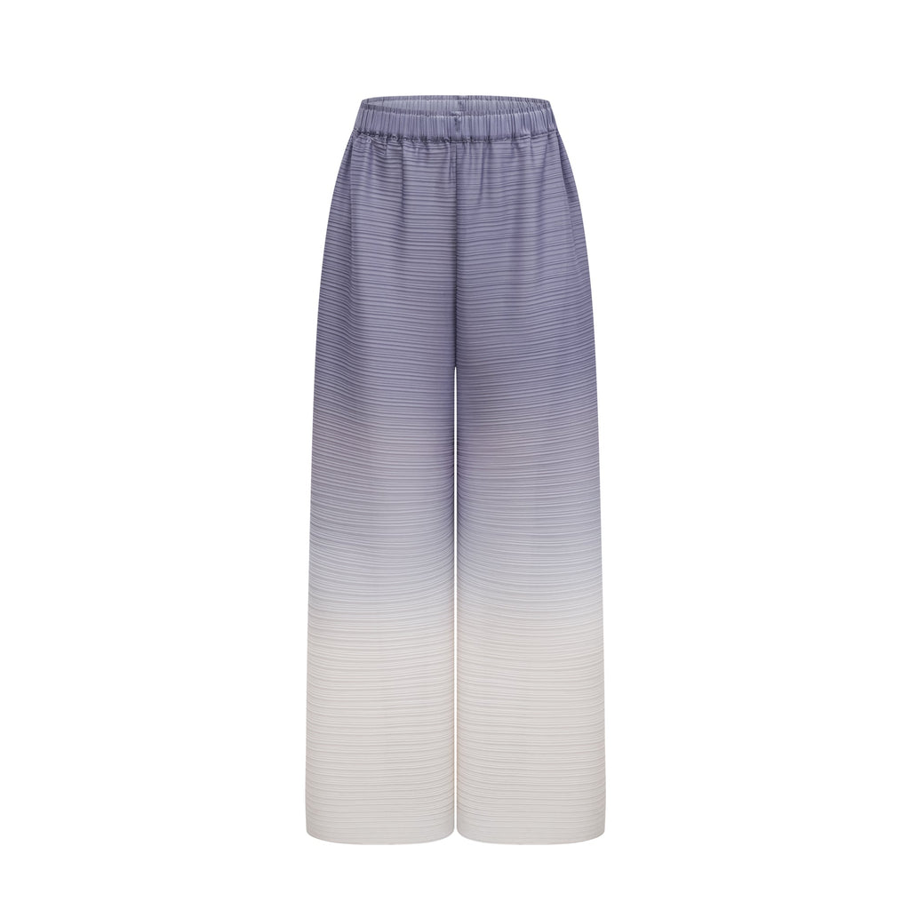 Conjunto de blusa y pantalón gris con degradado púrpura arrugado de la marca Final Sale, estilo elegante y moderno.