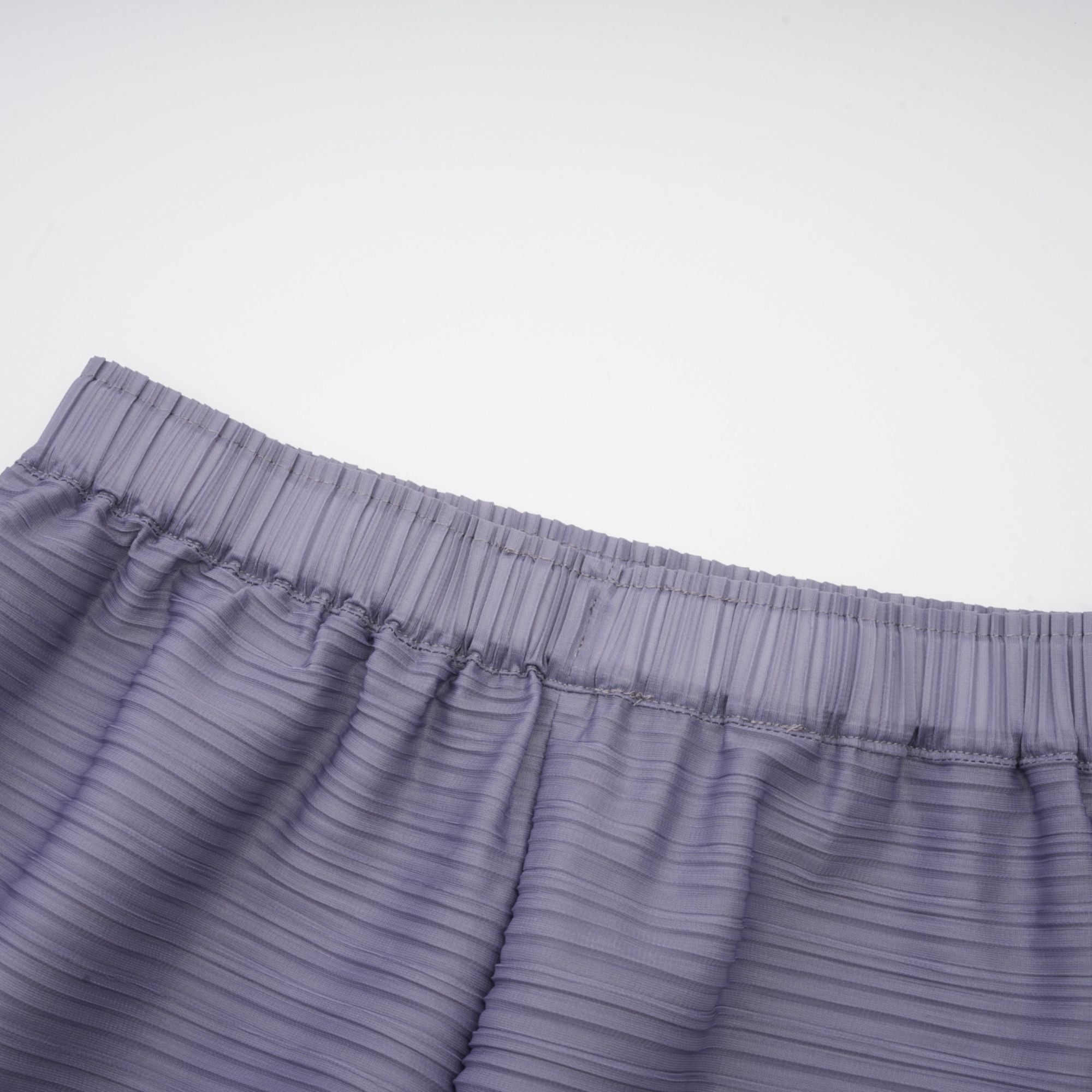 Conjunto de blusa y pantalones a juego en degradado púrpura arrugado de Final Sale, con detalles elegantes y estilo moderno.